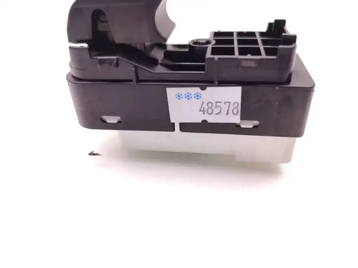 Mazda 3 II (2011 - 2013) BBP366380A Кнопка стеклоподъемников — фото 7