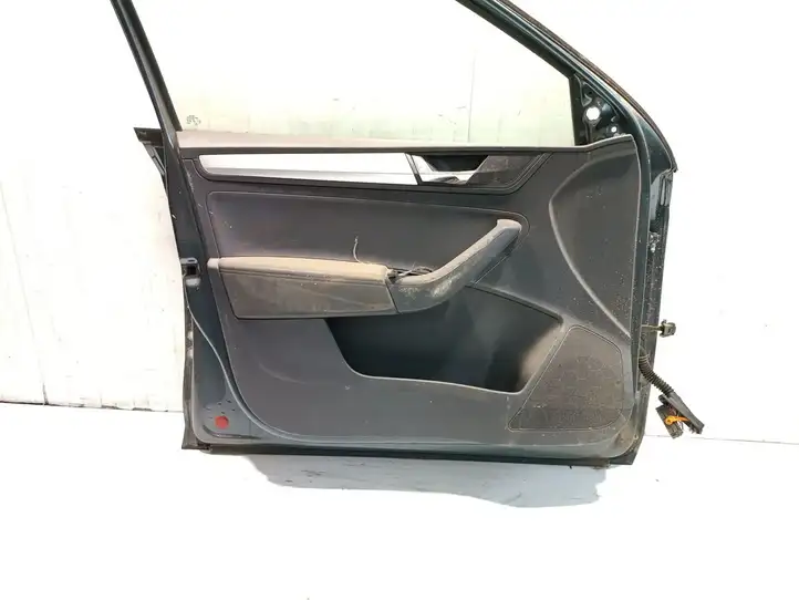 Skoda Rapid (NH) (2012 - 2019) Дверь — фото 7