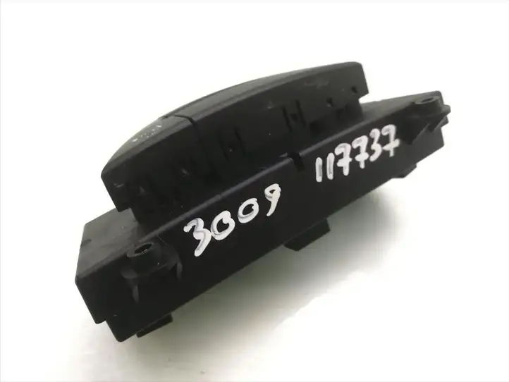 Mercedes-Benz E W211 (2002 - 2009) 8283741-23S078 Кнопка парктроника — фото 2