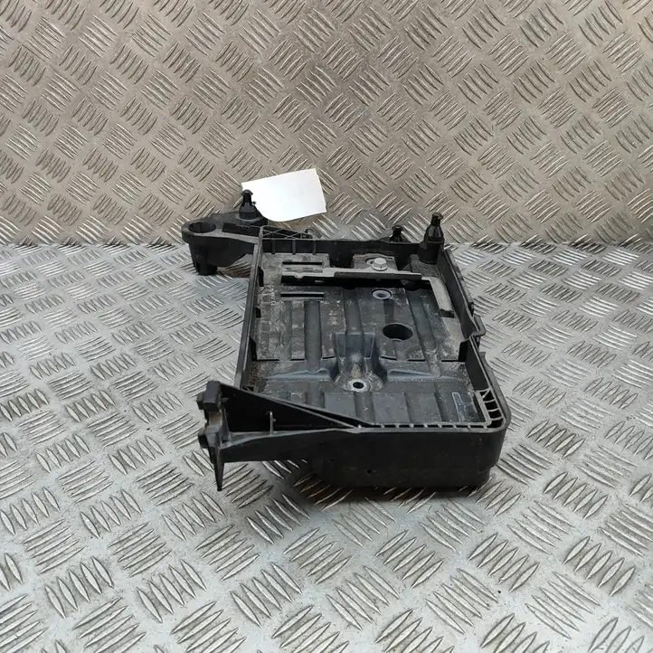 Audi A3/S3 8V (2016 - 2020) 5Q0915321J Ящик аккумулятора — фото 4
