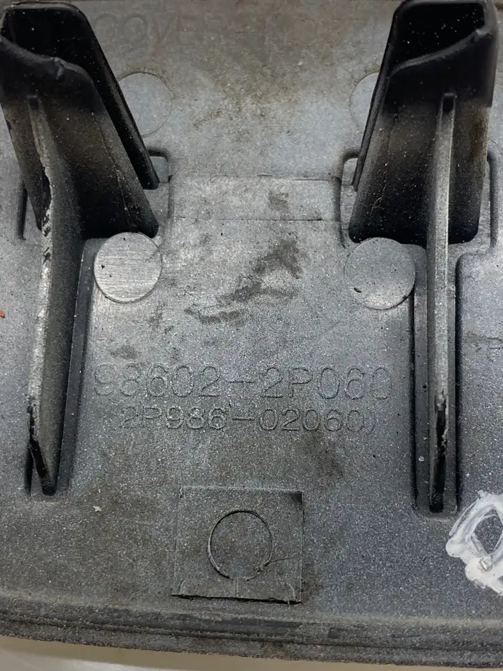 Kia Sorento (2009 - 2014) 986022P060 Крышка омывателя фар — фото 3