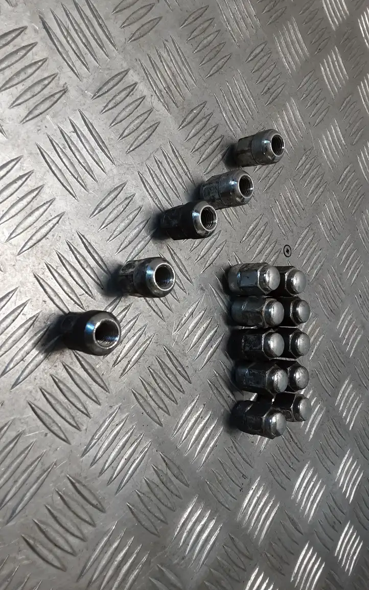 Honda Accord (2008 - 2016)   Болты/ гайки