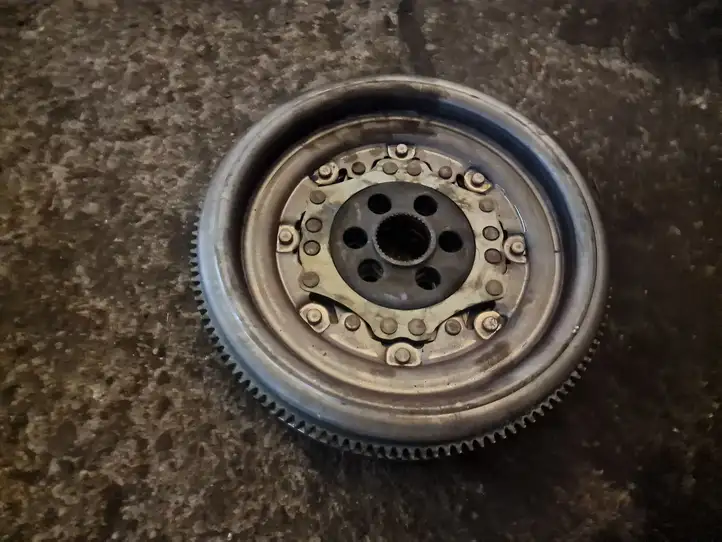 Volkswagen Touran III (2016 - )  03L105266EF Комплект сцепления