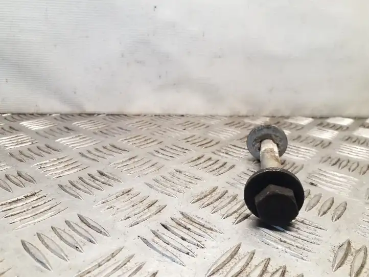 BMW 5 F10 F11 (2009 - 2016)   Болт развал - схождения