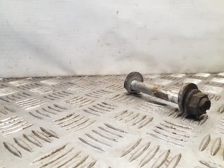 BMW 5 F10 F11 (2009 - 2016)   Болт развал - схождения