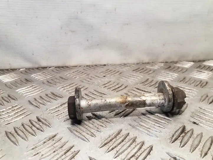 BMW 5 F10 F11 (2009 - 2016)   Болт развал - схождения