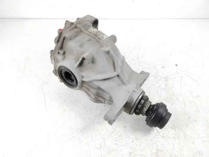 BMW 5 F10 F11 (2009 - 2016)  7584448 Задний редуктор