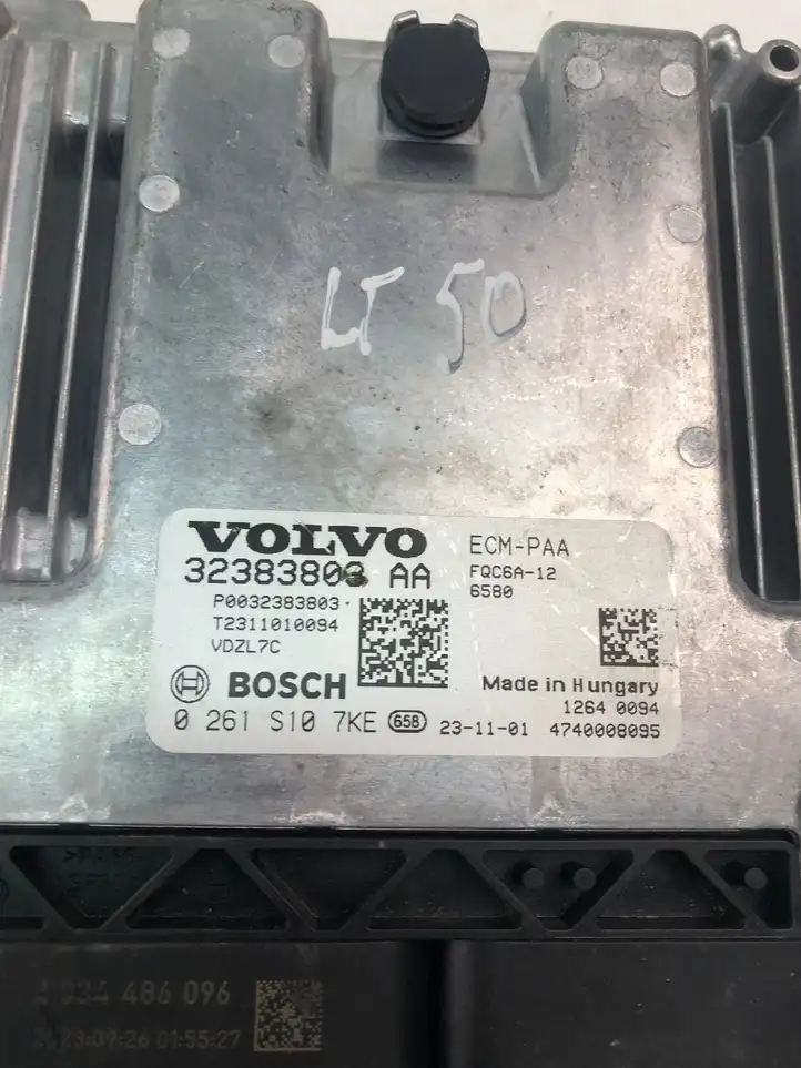 Volvo XC40 (2017 - ) 32383803AA Блок управления двигателем (ECU) — фото 4