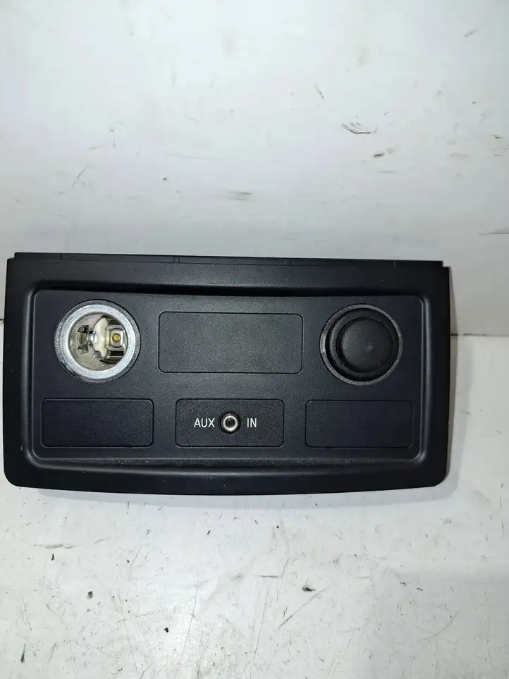 BMW 5 E60 E61 (2004 - 2010) 7034100 Накладка заднего прикуривателя — фото 1