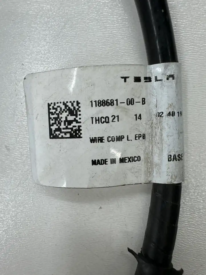 Tesla Model Y (2019 - 2024) 118868100B Электрические провода ручного тормоза — фото 4