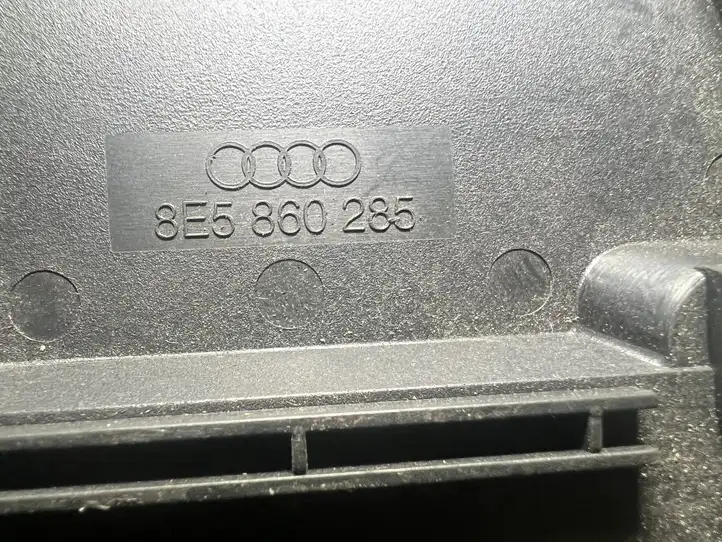 Audi A4 S4 B6 8E 8H (2000 - 2006) 8E5860285 Держатель аварийного знака — фото 2