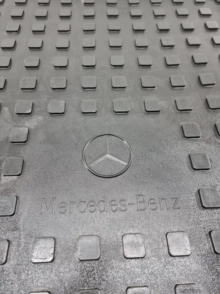 Mercedes-Benz C W204 (2007 - 2014) A2048140041 Резиновый коврик багажника — фото 5