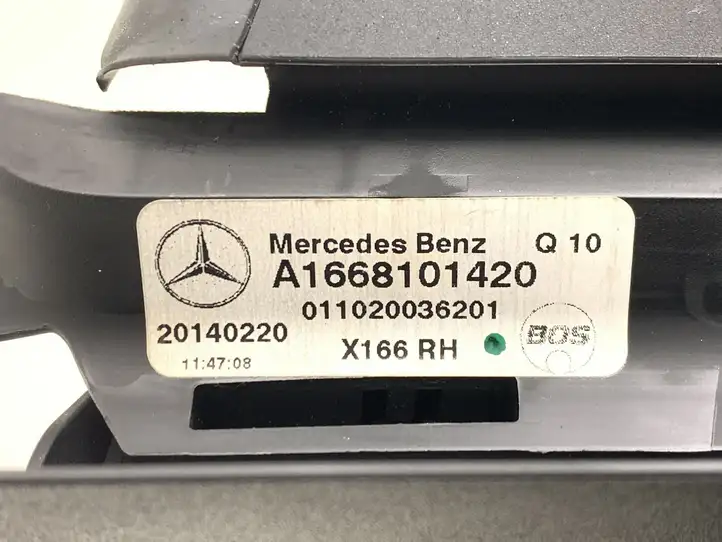 Mercedes-Benz GL X166 (2013 - 2019) A1668101420 Солнцезащитная шторка багажника — фото 7