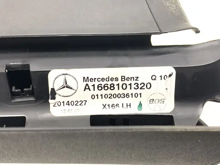 Mercedes-Benz GL X166 (2013 - 2019) A1668101320 Солнцезащитная шторка багажника — фото 9