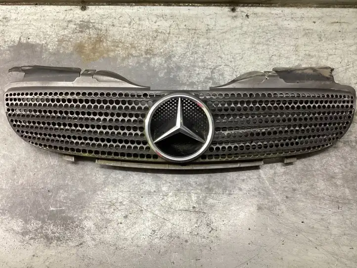 Mercedes-Benz SLK R170 (1996 - 2004) 1708800085 Передняя решетка — фото 1
