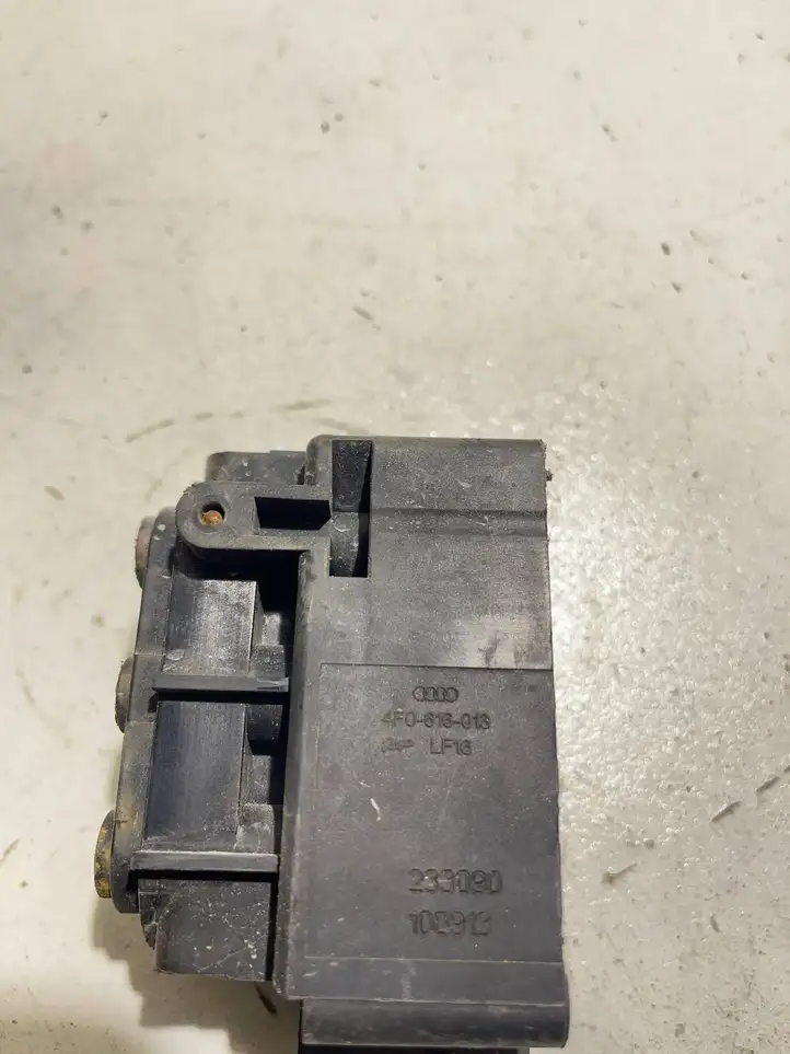 Audi A6 S6 C6 4F (2004 - 2008) 4F0616013 Блок клапанов пневмоподвески — фото 3