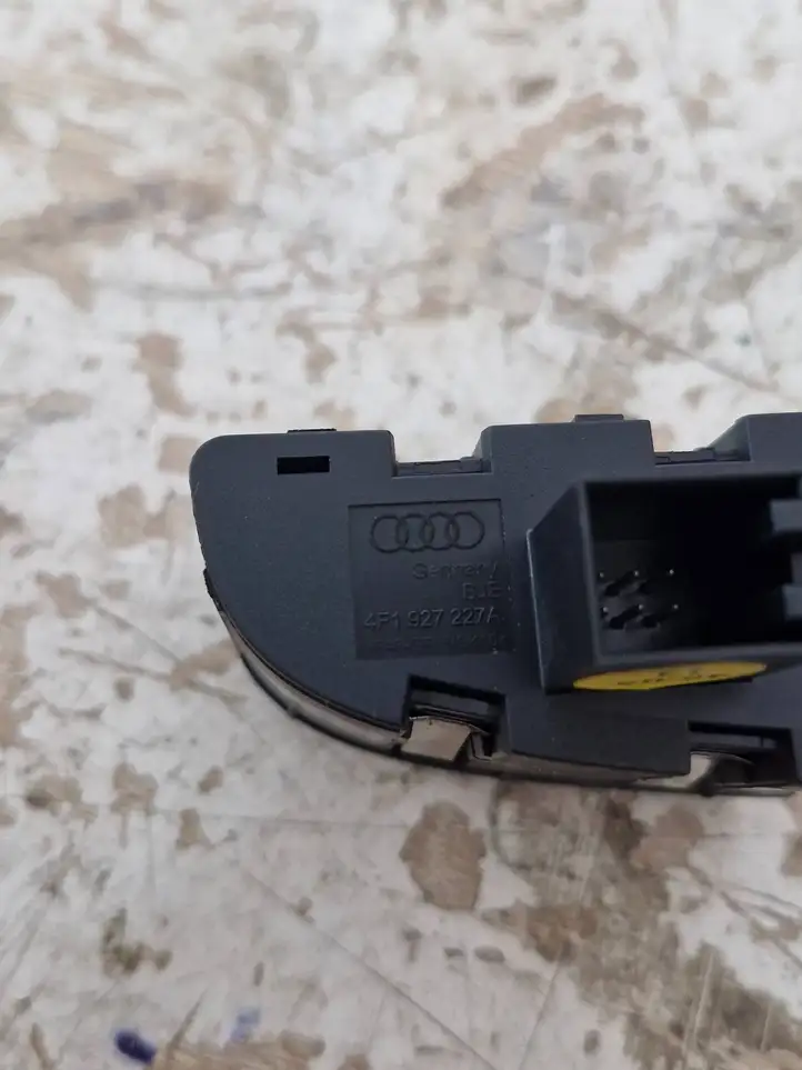 Audi A6 S6 C6 4F (2004 - 2008) 4F1927227A Кнопка бардачка — фото 2