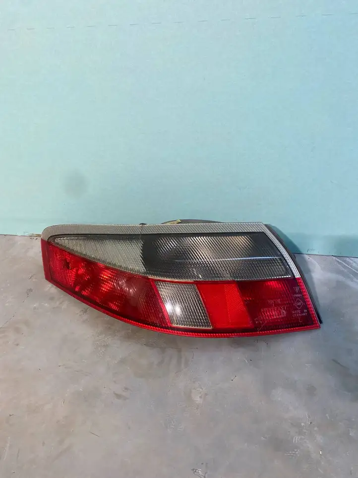 Porsche 911 996 (1997 - 2005) 99663141500 Задний фонарь в кузове — фото 1