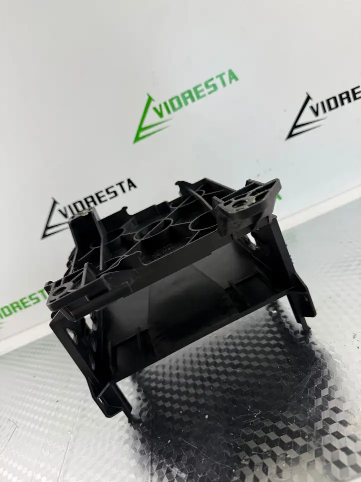 Audi A4 S4 B8 8K (2007 - 2011) 8T0907368A Кронштейн GPS-навигатора — фото 3