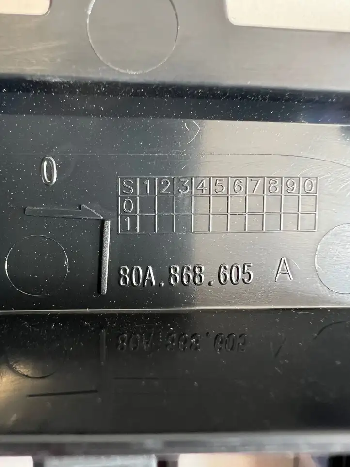Audi Q5 SQ5 (2017 - ) 80A868605 Решетка в подоконнике — фото 6
