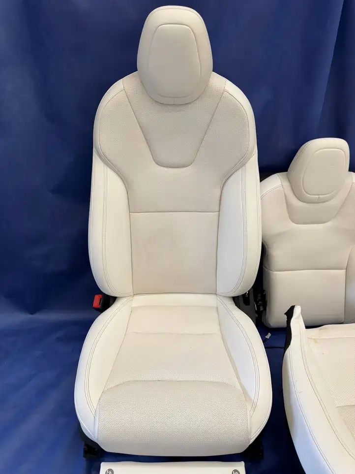 Tesla Model S (2021 - ) Комплект салона — фото 10
