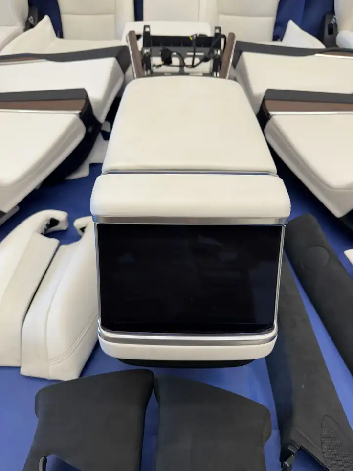 Tesla Model S (2021 - ) Комплект салона — фото 27