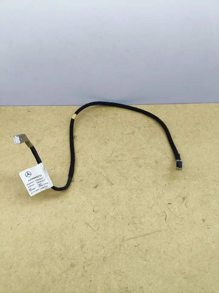 Mercedes-Benz C W204 (2007 - 2014) A2044409732 Проводка CD-чейнджера — фото 1