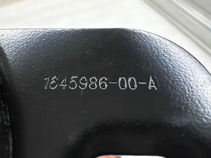 Tesla Model 3 (2024 - ) 164598600A Кронштейн замка капота — фото 6