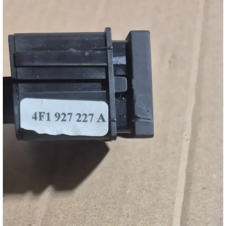 Audi A6 S6 C6 4F (2004 - 2008) 4F1927227A Кнопка бардачка — фото 3