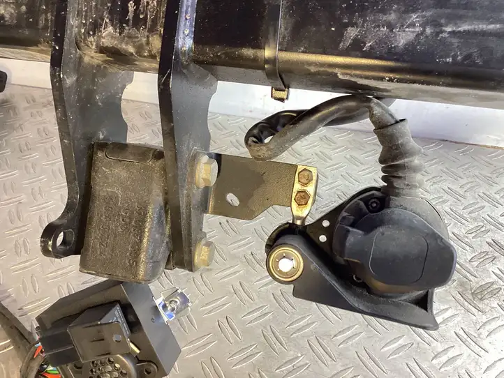 Lexus NX (2021 - ) 67087005 Комплект буксировочного крюка — фото 9
