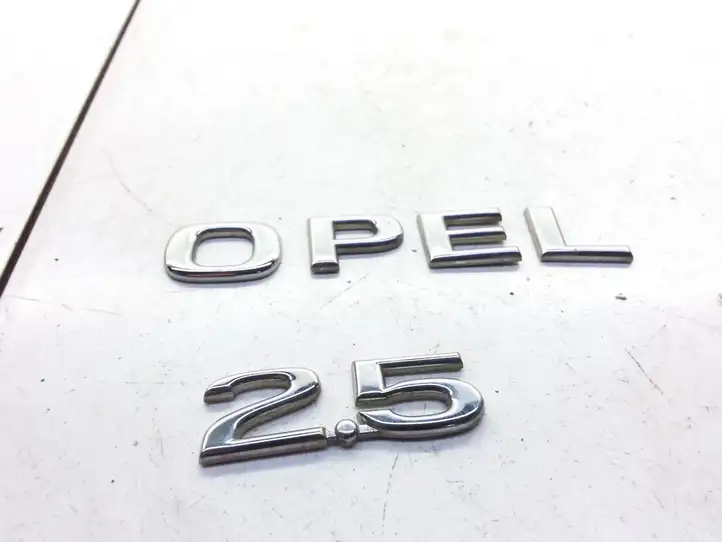 Opel Omega B2 (1999 - 2004) Эмблема производителя — фото 1