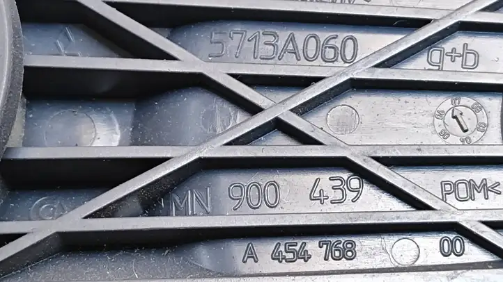 Mitsubishi Colt (2008 - 2012) 5713A060 Ручка стеклоподъемника — фото 3