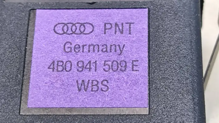 Audi A6 S6 C5 4B (1997 - 2001) 4B0941509E Включатель аварийных фонарей — фото 3
