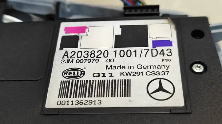 Mercedes-Benz C W204 (2007 - 2014) A2038201001 Передняя подсветка — фото 3