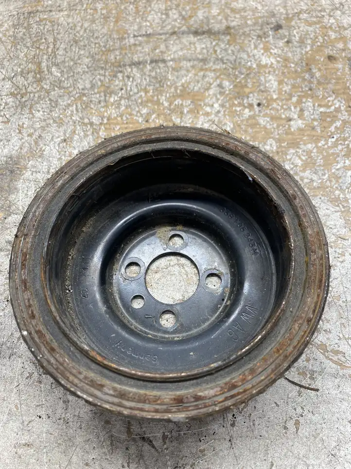 Volkswagen Polo (2001 - 2005) 038105243M Шкив коленчатого вала — фото 3