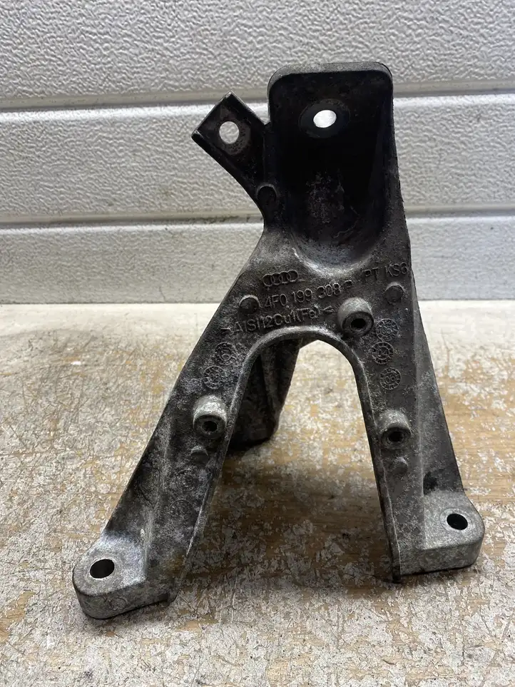 Audi A6 S6 C5 4B (2001 - 2004) 4F0199308P Кронштейн двигателя — фото 1
