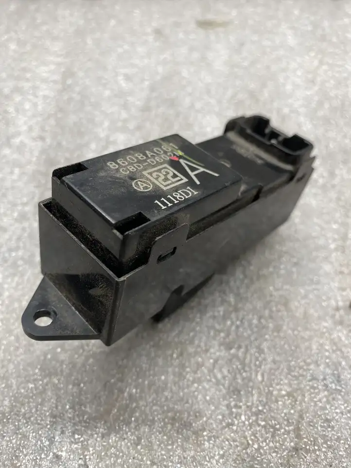Hyundai Santa Fe (2005 - 2009) 8608A061 Блок кнопок стеклоподъемников — фото 3