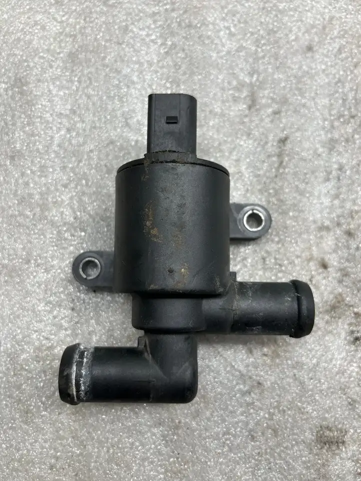 Audi A6 C7 (2011 - 2014) 4H0121671B Электроциркуляционный насос — фото 2