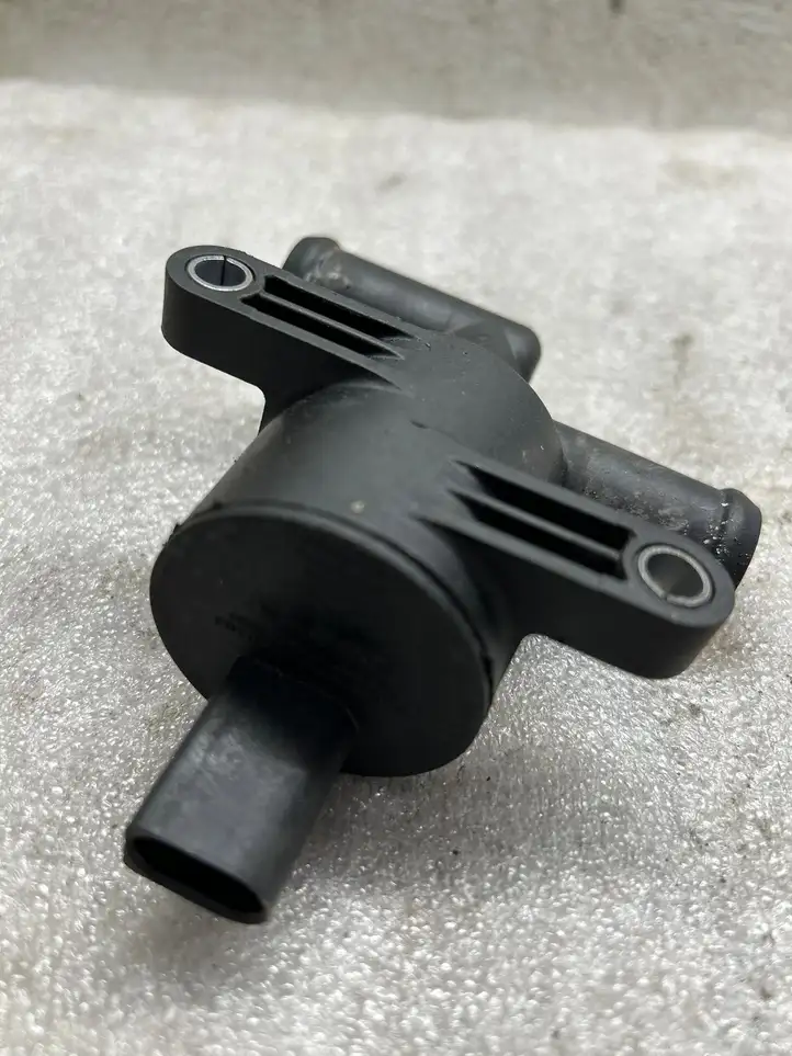 Audi A6 C7 (2011 - 2014) 4H0121671B Электроциркуляционный насос — фото 3