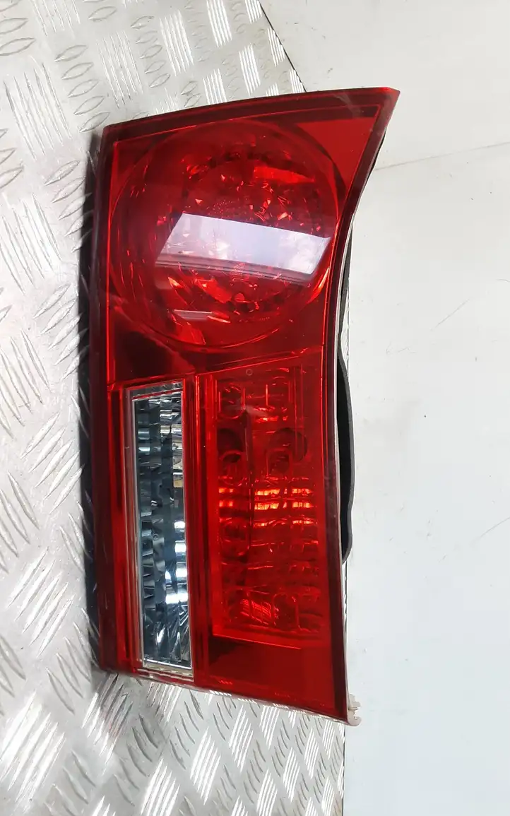 Honda Accord (2008 - 2016) Задний фонарь в крышке багажника — фото 1