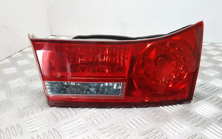 Honda Accord (2008 - 2016) Задний фонарь в крышке багажника — фото 1