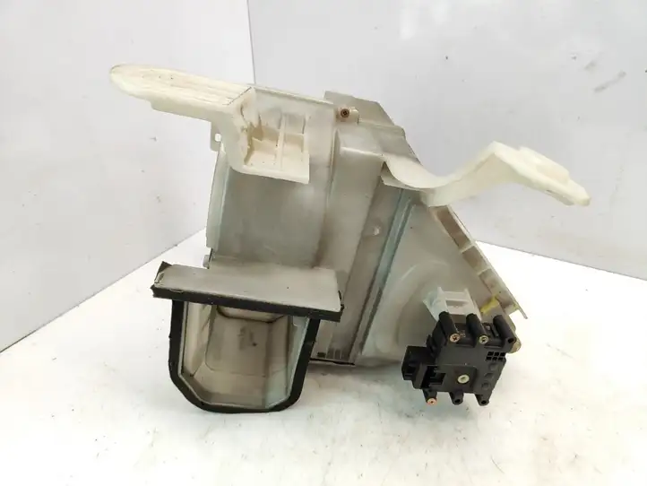 Mazda 6 (2002 - 2005) HB037GJ6A Пластиковый корпус — фото 1