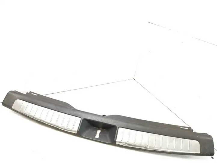 Toyota Avensis T250 (2003 - 2006) 5838705090 Отделка порога багажника — фото 1