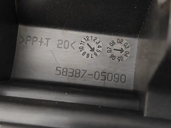 Toyota Avensis T250 (2003 - 2006) 5838705090 Отделка порога багажника — фото 5