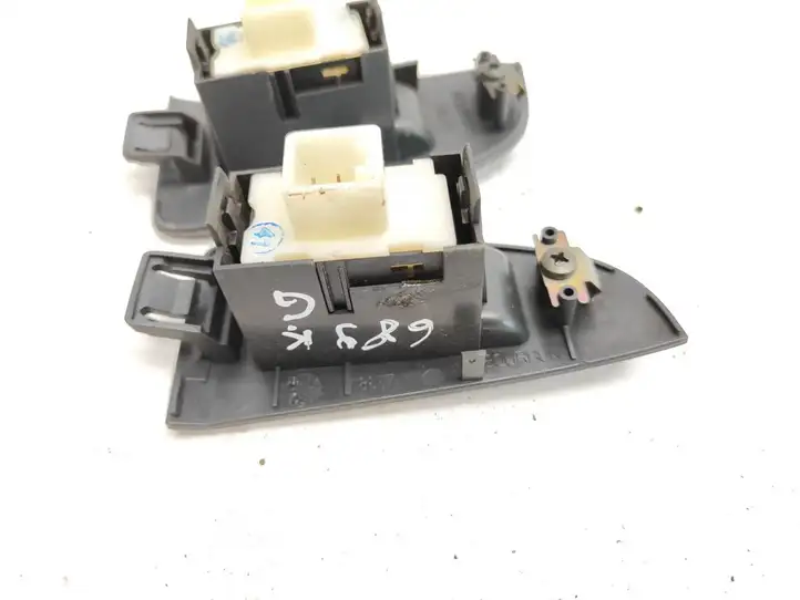 Toyota Avensis T250 (2003 - 2006) 7427205020 Блок кнопок стеклоподъемников — фото 4