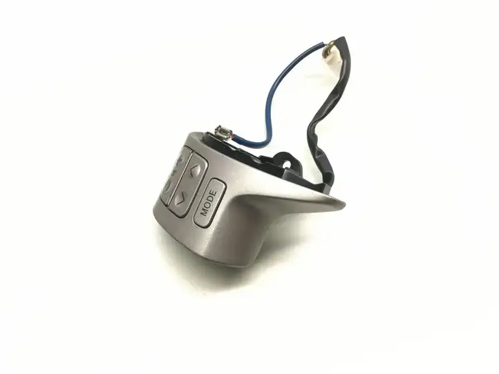 Toyota Auris 150 (2006 - 2012) 6N2G Кнопки на рулевом колесе — фото 1