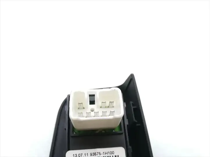 Kia Ceed (2010 - 2012) 93575-1H100 Кнопка стеклоподъемников — фото 4