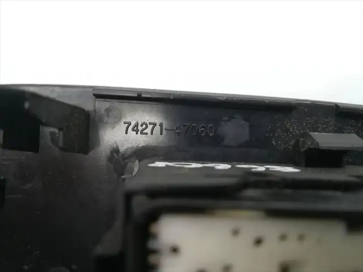 Toyota Prius (XW30) (2009 - 2015) 74271-47060 Блок кнопок стеклоподъемников — фото 5