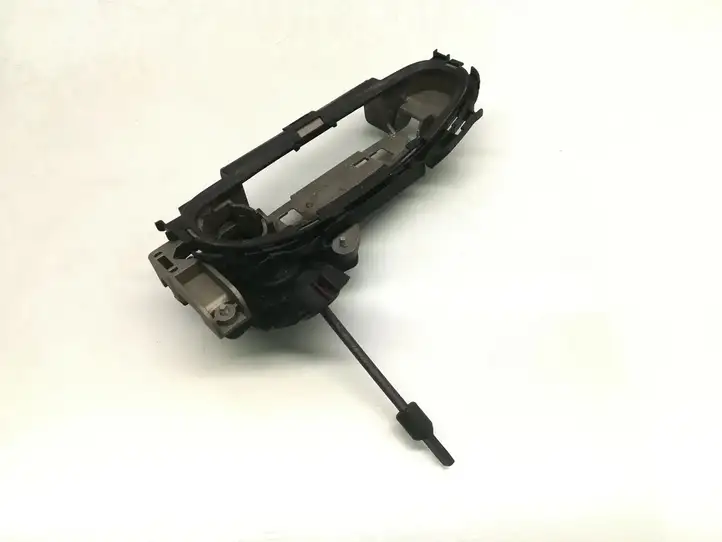 Audi A4 S4 B6 8E 8H (2000 - 2006) 8E2837886A Крепление наружной ручки передней двери — фото 1