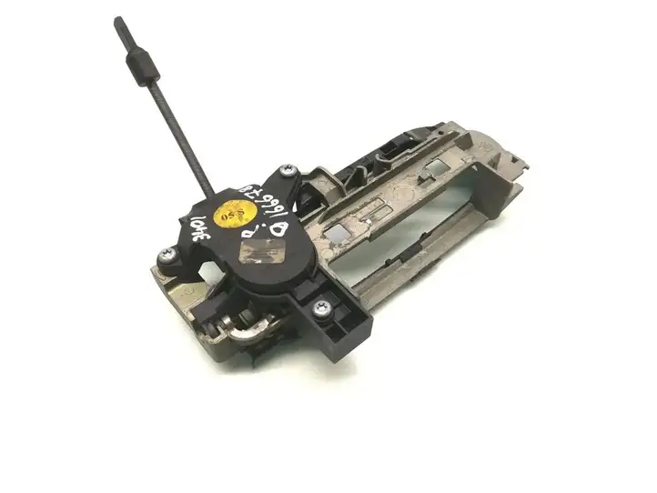 Audi A4 S4 B6 8E 8H (2000 - 2006) 8E2837886A Крепление наружной ручки передней двери — фото 4